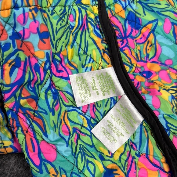 Lilly Pulitzer Quilted Black and Gold Vest - Picture 6 of 7